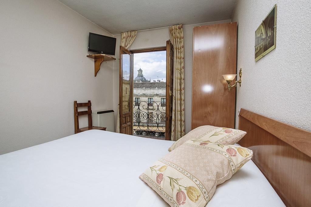 Hostal Plaza Ciudad-Rodrigo Esterno foto