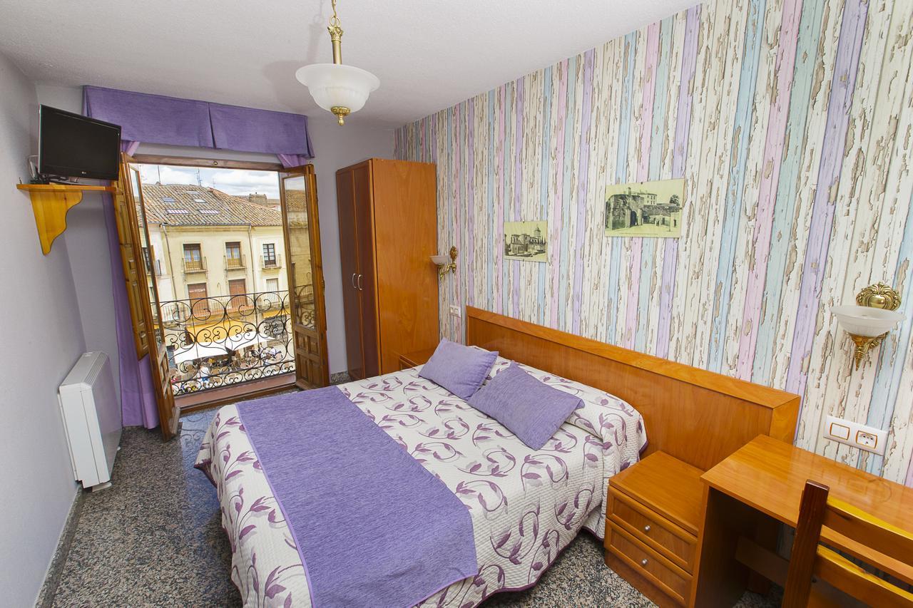 Hostal Plaza Ciudad-Rodrigo Esterno foto