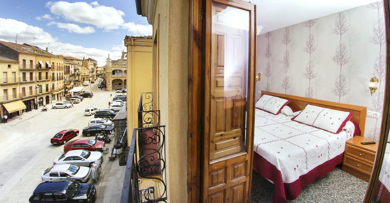 Hostal Plaza Ciudad-Rodrigo Esterno foto